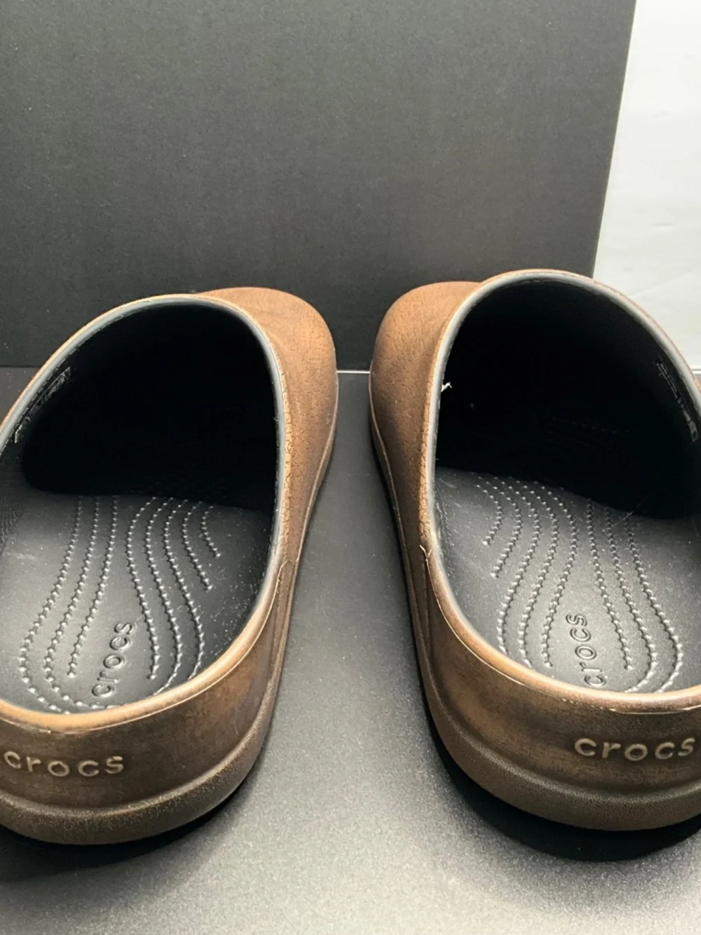 CROCS Dylan Burnished Clogs in Mocha. NEW. US M-6/W-8/EUR 38-39 - Picture 3 of 5
